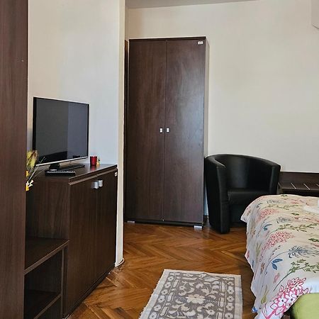 Apartment Zarnesti City Centre Vmp Free Parking Eksteriør billede