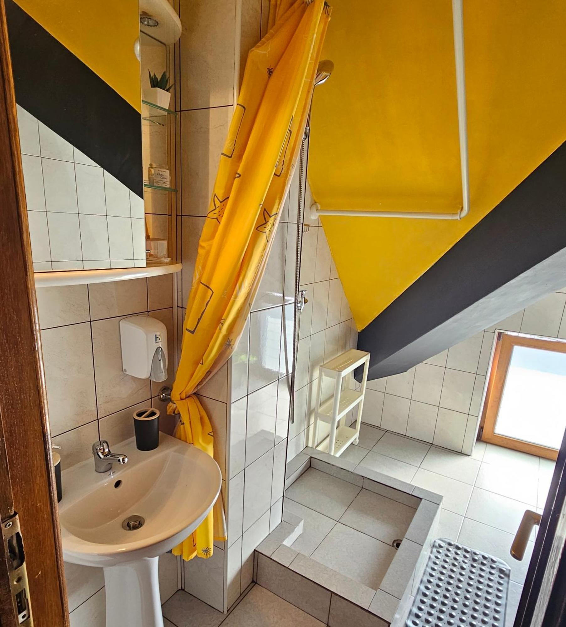 Apartment Zarnesti City Centre Vmp Free Parking Værelse billede