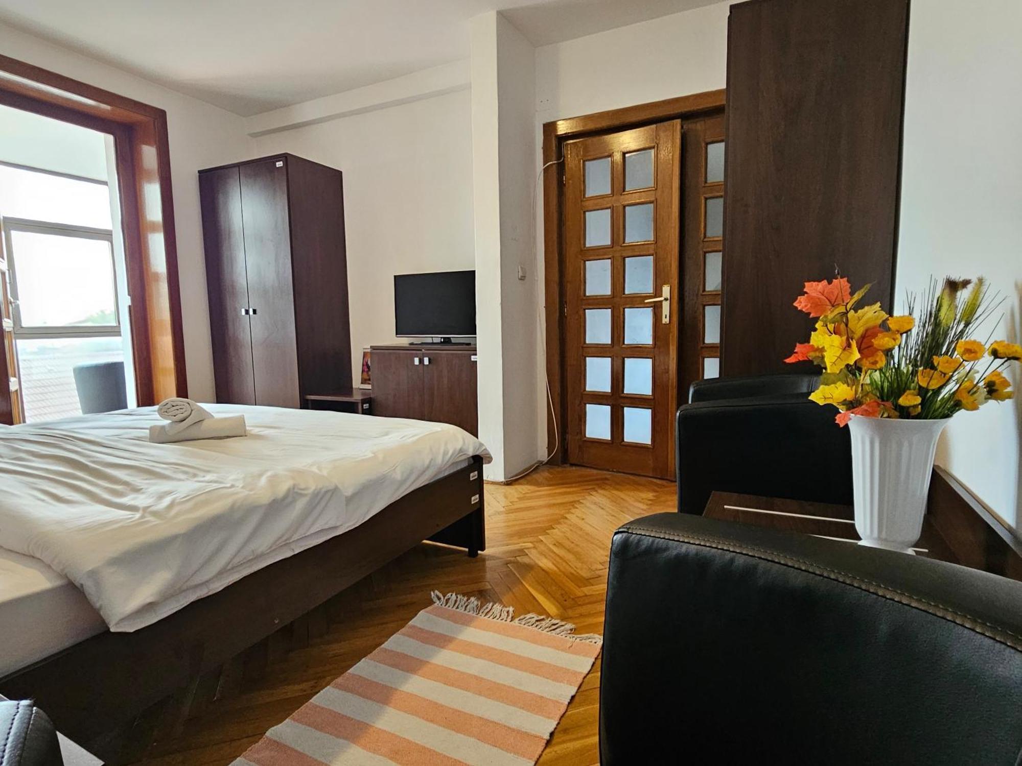 Apartment Zarnesti City Centre Vmp Free Parking Eksteriør billede